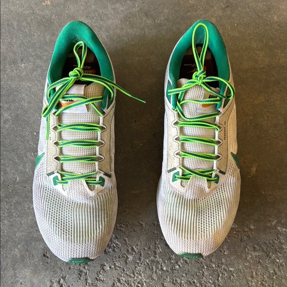 Nike Pegasus Men's Lightweight Running Shoes in White and Green